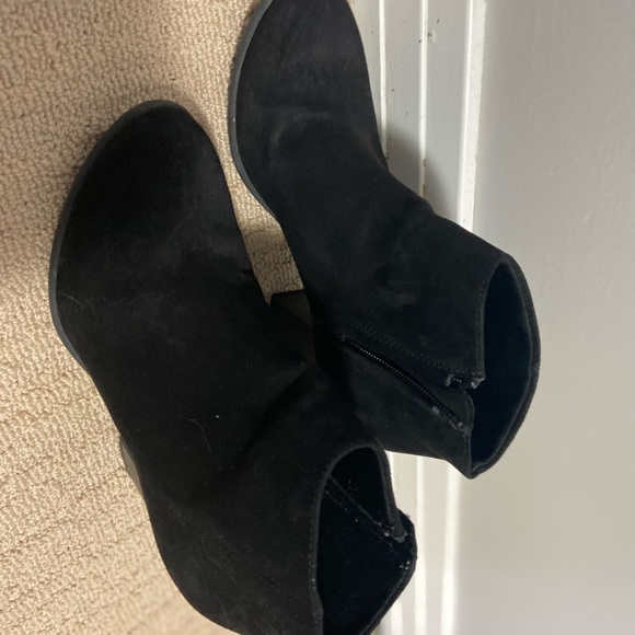 Old navy black ankle booties - Picture 2 of 9